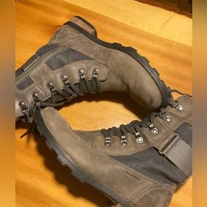 Sorel Women’s Emalie Conquest Boots 8.5